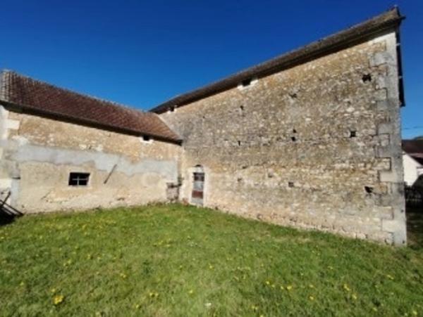 Jolie Grange 120m2, ses dépendances , le tout sur un Magnifique terrain arboré de 2000M2