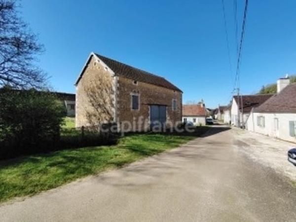 Jolie Grange 120m2, ses dépendances , le tout sur un Magnifique terrain arboré de 2000M2