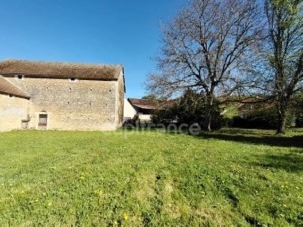 Jolie Grange 120m2, ses dépendances , le tout sur un Magnifique terrain arboré de 2000M2
