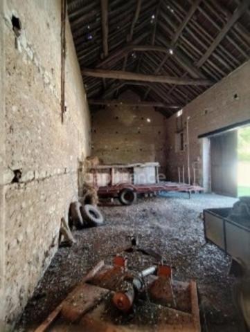 Jolie Grange 120m2, ses dépendances , le tout sur un Magnifique terrain arboré de 2000M2
