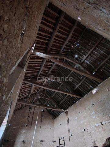 Jolie Grange 120m2, ses dépendances , le tout sur un Magnifique terrain arboré de 2000M2