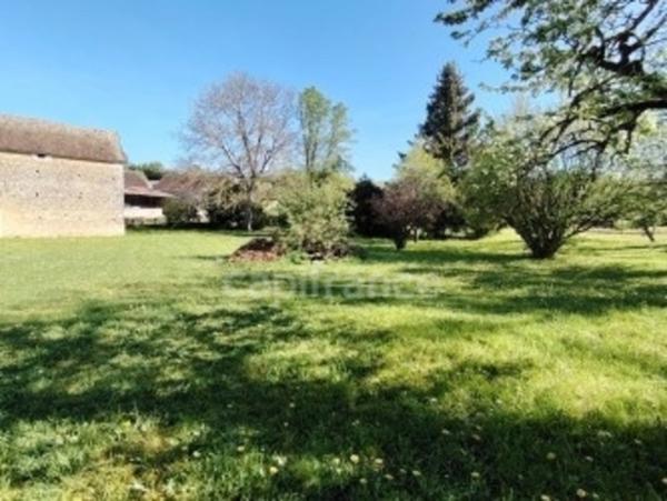 Jolie Grange 120m2, ses dépendances , le tout sur un Magnifique terrain arboré de 2000M2