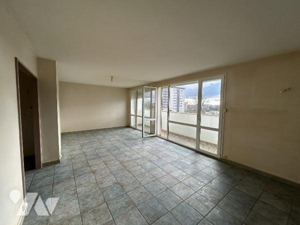 appartement au 7ème étage avec ascenseur