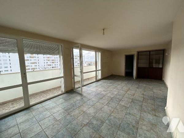 appartement au 7ème étage avec ascenseur