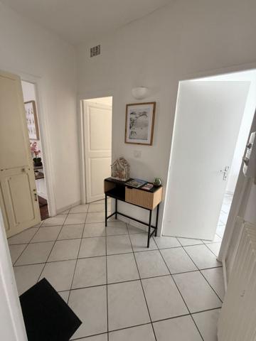 APPARTEMENT 2 CHAMBRES AVEC COUR COMMUNE A CARCASSONNE