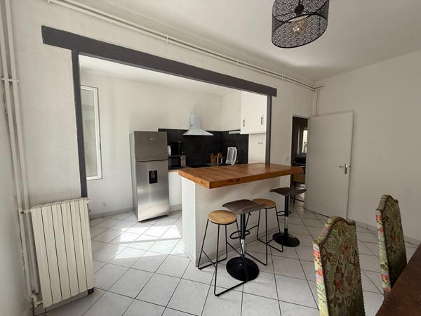 APPARTEMENT 2 CHAMBRES AVEC COUR COMMUNE A CARCASSONNE