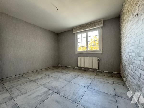 Ensemble immobilier avec extension récente et grange en pierres – fort potentiel