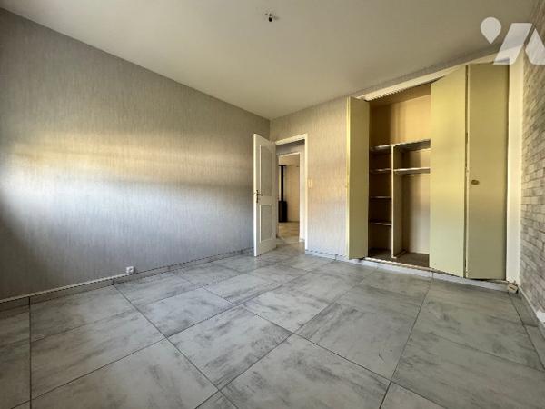 Ensemble immobilier avec extension récente et grange en pierres – fort potentiel