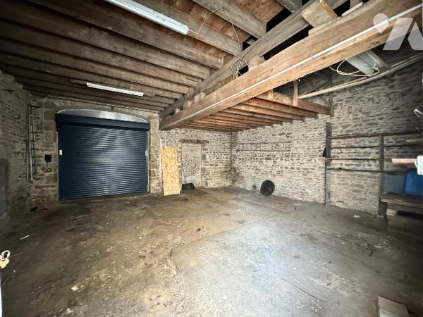 Ensemble immobilier avec extension récente et grange en pierres – fort potentiel