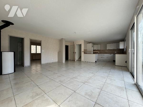 Ensemble immobilier avec extension récente et grange en pierres – fort potentiel