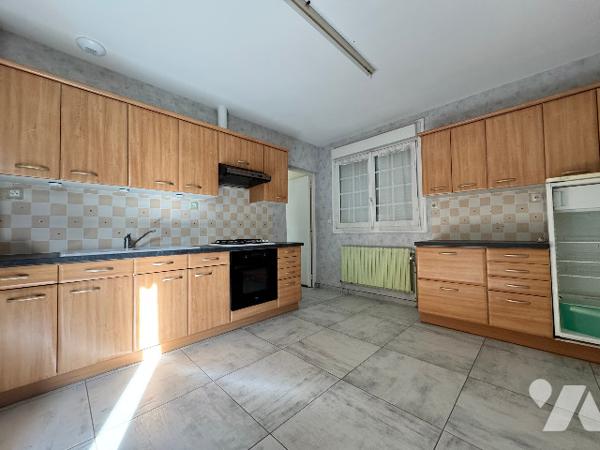 Ensemble immobilier avec extension récente et grange en pierres – fort potentiel