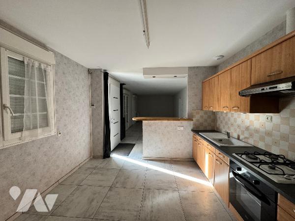 Ensemble immobilier avec extension récente et grange en pierres – fort potentiel