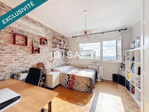 APPARTEMENT T4 TRAVERSANT EN DERNIER ETAGE