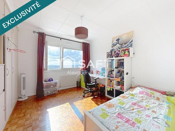 APPARTEMENT T4 TRAVERSANT EN DERNIER ETAGE
