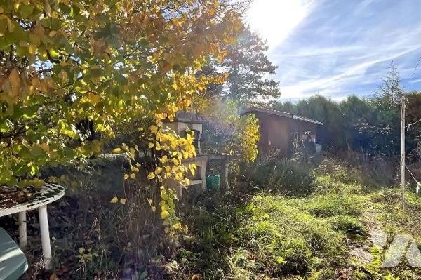 A VENDRE à CHATEL CENSOIR (89660), Un PAVILLON élevé sur sous-sol, comprenant :
- Au rez-de-ch...