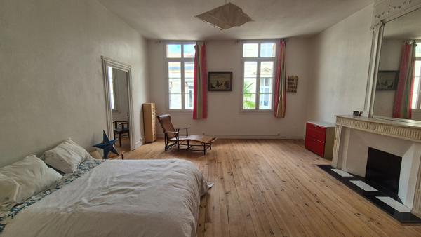 Appartement à vendre Rochefort centre-ville . Proche Place Colbert . Grenier aménageable