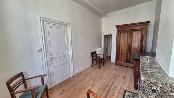 Appartement à vendre Rochefort centre-ville . Proche Place Colbert . Grenier aménageable