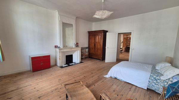 Appartement à vendre Rochefort centre-ville . Proche Place Colbert . Grenier aménageable