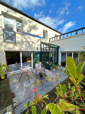 Maison mitoyenne 1 côté Lille Secteur Lille 101 m²