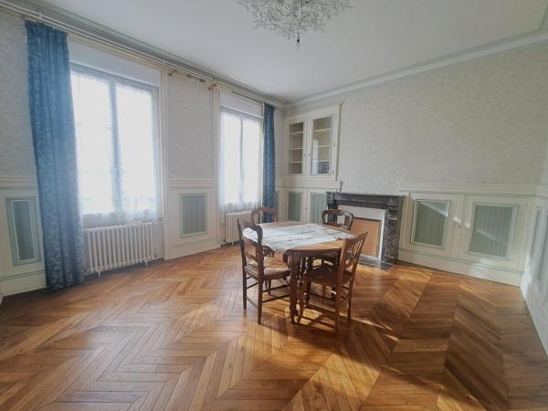 Maison à LE MELE-SUR-SARTHE, 61170 - 10 pièces 160m²