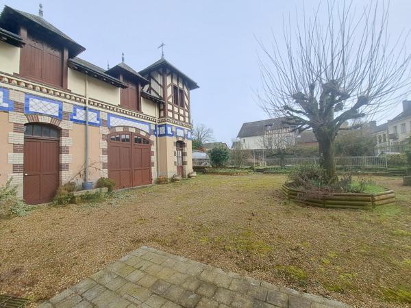Maison à LE MELE-SUR-SARTHE, 61170 - 10 pièces 160m²