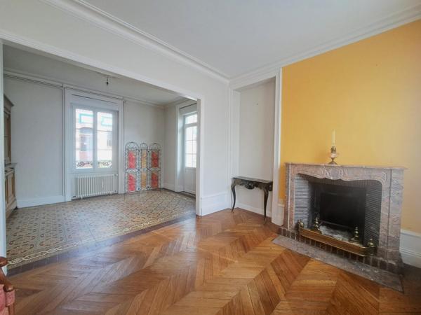 Maison à LE MELE-SUR-SARTHE, 61170 - 10 pièces 160m²