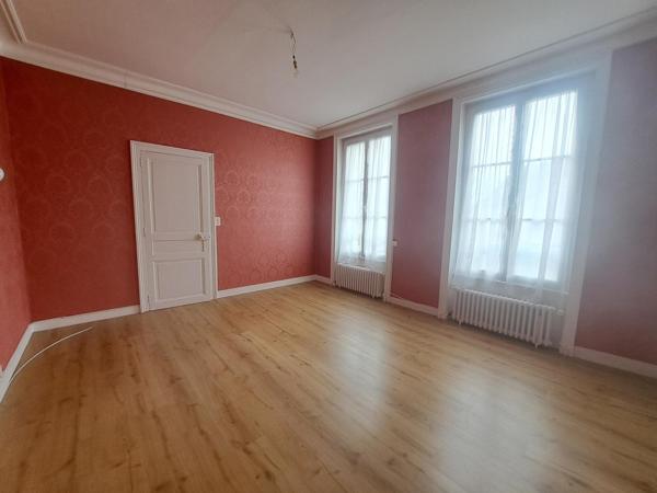 Maison à LE MELE-SUR-SARTHE, 61170 - 10 pièces 160m²