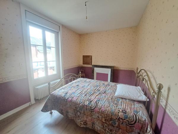 Maison à LE MELE-SUR-SARTHE, 61170 - 10 pièces 160m²