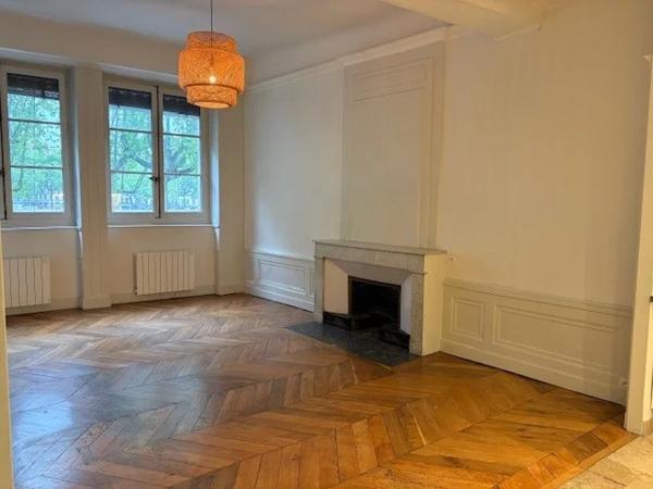 APPARTEMENT T4 A LOUER - LYON 5EME ARRONDISSEMENT Saint-Jean 95.62 m 2 1 425 € charges comprises par mois
