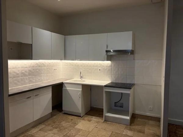 APPARTEMENT T4 A LOUER - LYON 5EME ARRONDISSEMENT Saint-Jean 95.62 m 2 1 425 € charges comprises par mois