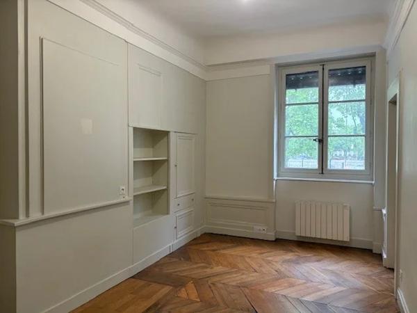 APPARTEMENT T4 A LOUER - LYON 5EME ARRONDISSEMENT Saint-Jean 95.62 m 2 1 425 € charges comprises par mois