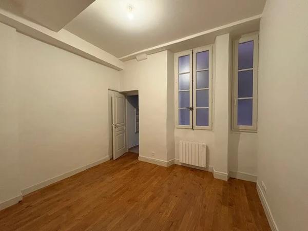 APPARTEMENT T4 A LOUER - LYON 5EME ARRONDISSEMENT Saint-Jean 95.62 m 2 1 425 € charges comprises par mois