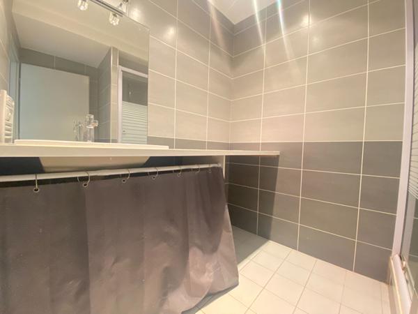 À louer - Appartement T3 avec bureau / dressing - Terrasse ensoleillée - Centre-ville