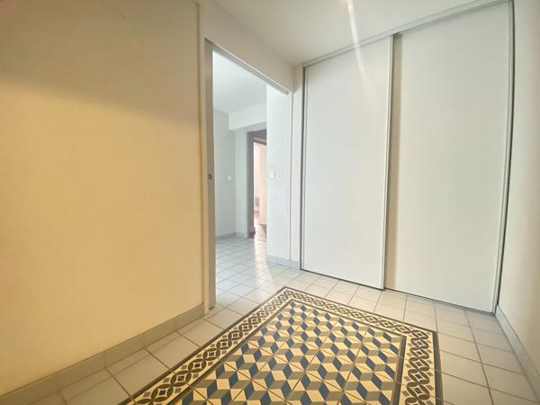 À louer - Appartement T3 avec bureau / dressing - Terrasse ensoleillée - Centre-ville