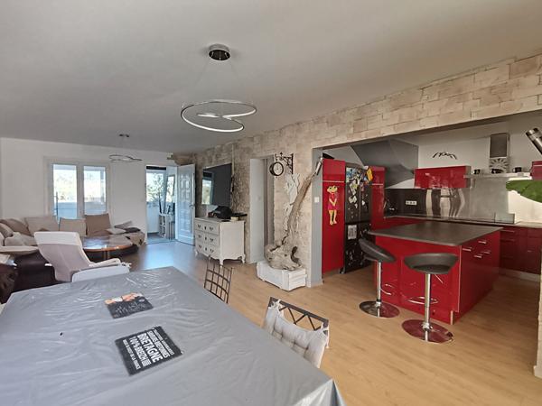 La Seyne. Maison T6 de 115 m² avec garage de 40 m² sur 400 m² de terrain