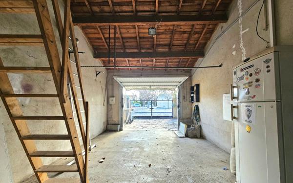 Maison à vendre    2 pièces • 159 m2 Salon-de-Provence