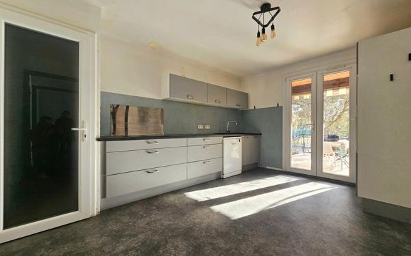 Maison à vendre    2 pièces • 159 m2 Salon-de-Provence