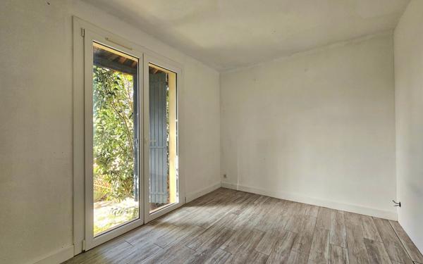 Maison à vendre    2 pièces • 159 m2 Salon-de-Provence