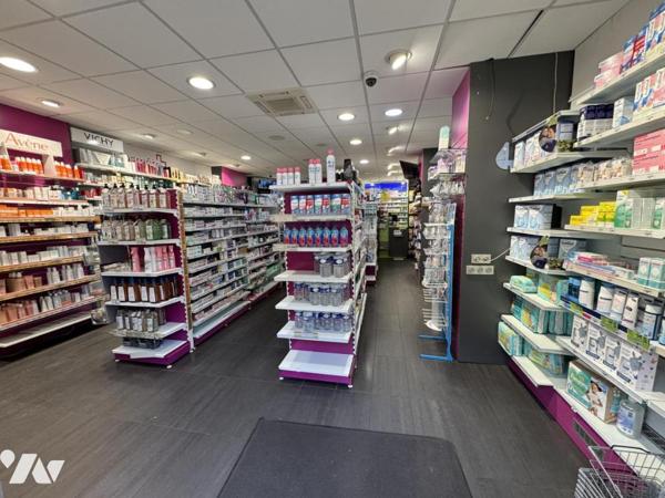 PARIS 15 / BIR-HAKEIM - MURS COMMERCIAUX LOUÉS PHARMACIE FACE AU MÉTRO + SOUS-SOL