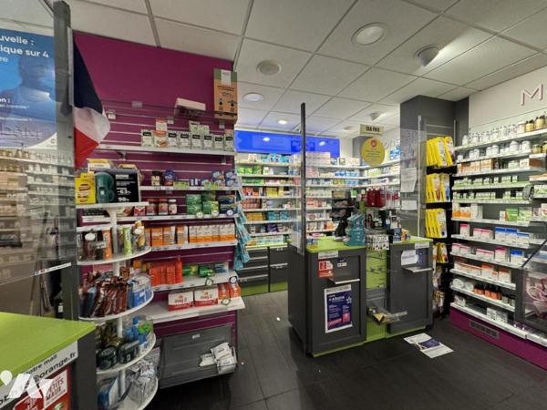 PARIS 15 / BIR-HAKEIM - MURS COMMERCIAUX LOUÉS PHARMACIE FACE AU MÉTRO + SOUS-SOL