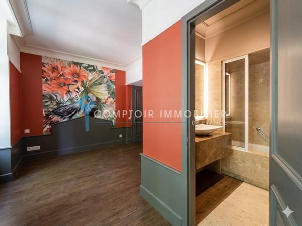 Propriete
                                                                                                                                                                                                                                                                                                                        40 pièce(s)                                                                                                                                                                                                          30 chambre(s)                                                                                                                                                                                                          2000  m²