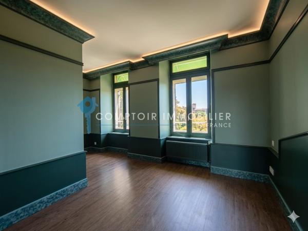 Propriete
                                                                                                                                                                                                                                                                                                                        40 pièce(s)                                                                                                                                                                                                          30 chambre(s)                                                                                                                                                                                                          2000  m²