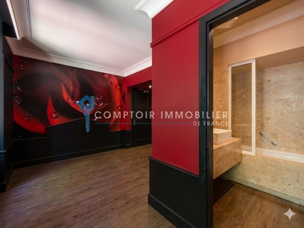 Propriete
                                                                                                                                                                                                                                                                                                                        40 pièce(s)                                                                                                                                                                                                          30 chambre(s)                                                                                                                                                                                                          2000  m²