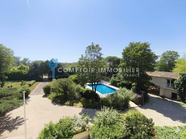 Propriete
                                                                                                                                                                                                                                                                                                                        40 pièce(s)                                                                                                                                                                                                          30 chambre(s)                                                                                                                                                                                                          2000  m²