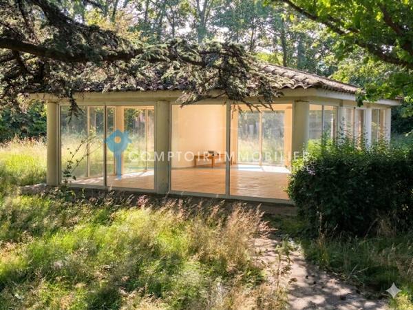 Propriete
                                                                                                                                                                                                                                                                                                                        40 pièce(s)                                                                                                                                                                                                          30 chambre(s)                                                                                                                                                                                                          2000  m²
