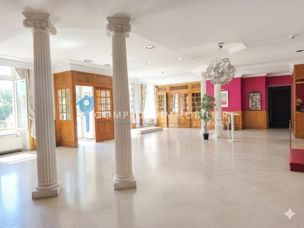 Propriete
                                                                                                                                                                                                                                                                                                                        40 pièce(s)                                                                                                                                                                                                          30 chambre(s)                                                                                                                                                                                                          2000  m²