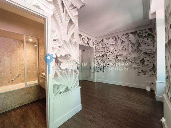 Propriete
                                                                                                                                                                                                                                                                                                                        40 pièce(s)                                                                                                                                                                                                          30 chambre(s)                                                                                                                                                                                                          2000  m²