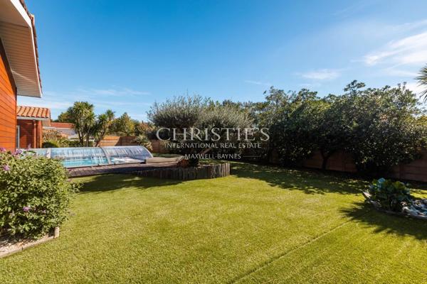 BISCARROSSE : Villa d’architecte ossature bois avec piscine et jardin