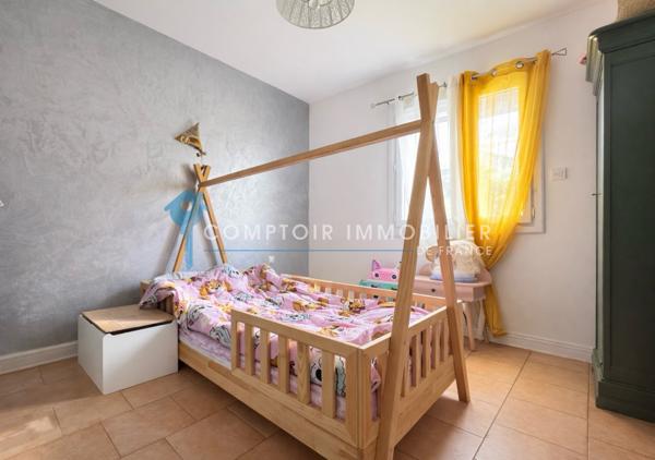 Villa
                                                                                                                                                                                                                                                                                                                        4 pièce(s)                                                                                                                                                                                                          3 chambre(s)                                                                                                                                                                                                          82  m²