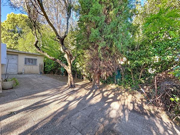 Maison Orange , Garage, Jardin